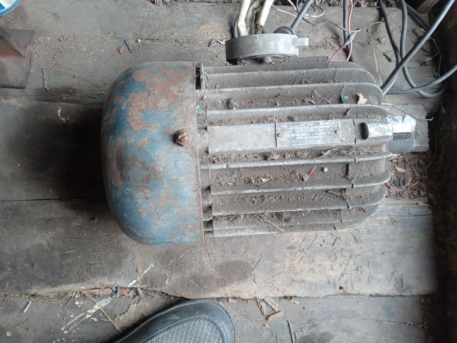 Продам электро двигатель.