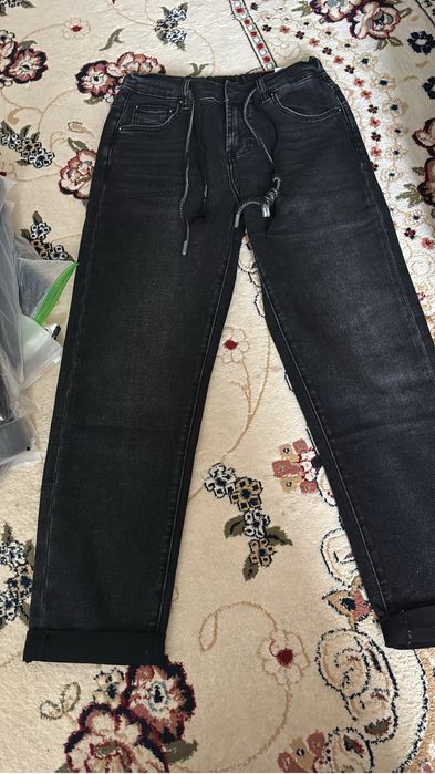 Продам джинсы новые