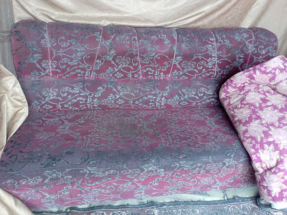 Диван бесплатно.