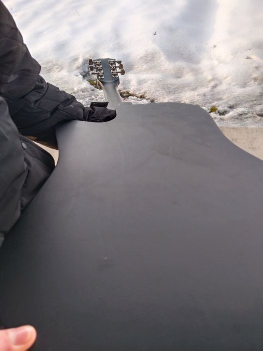 Черный мощный гитара