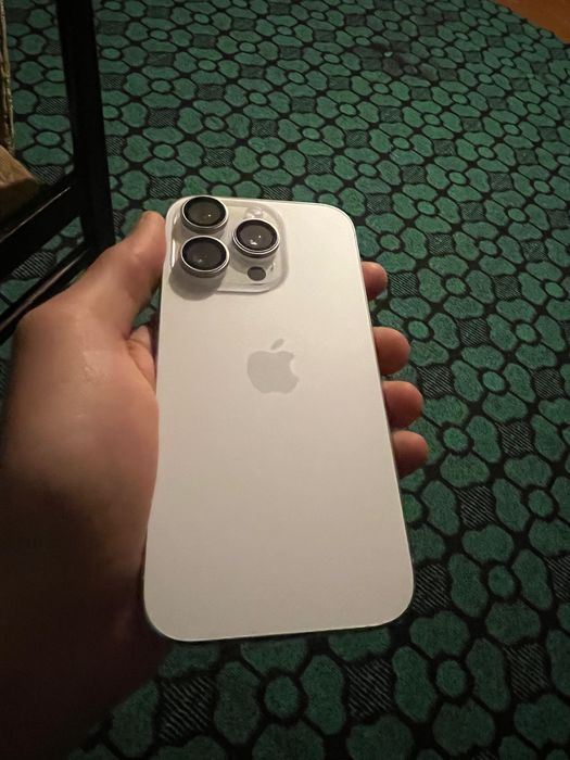 Продам айфон 16 про на 256 гб