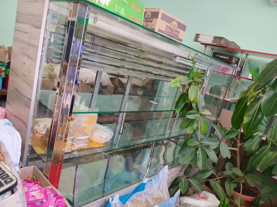 Vetrina Holodelnik juda yaxshi ishlashi