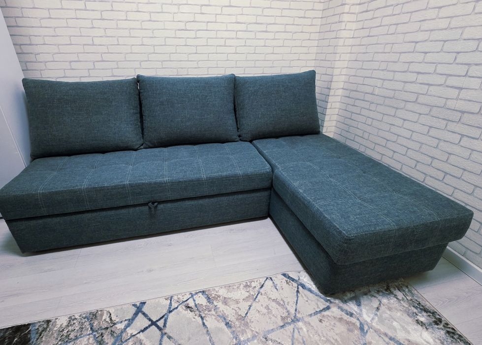 Продам срочно диван.