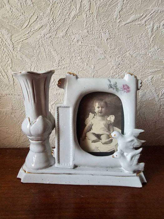 Антикварная фоторамка с вазочкой. Винтаж.