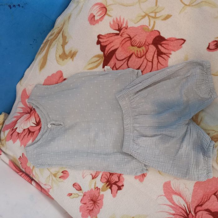 Отдам даром  вещи на девочку