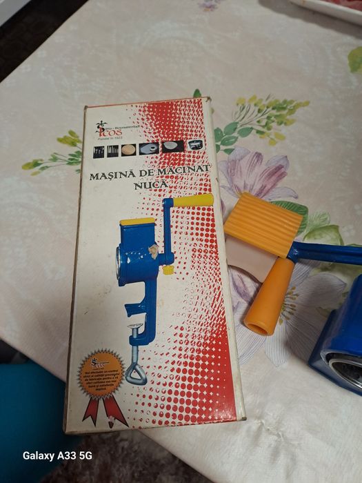 Mașină de măcinat nuci