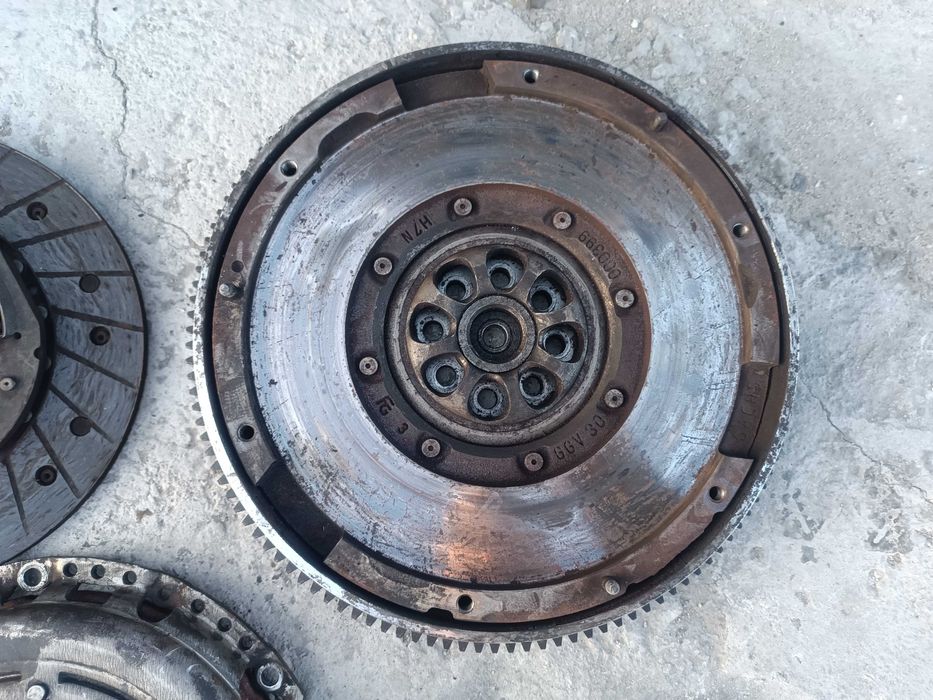 Демпферен маховик съединител за Субару 2.0Д 150к.с.