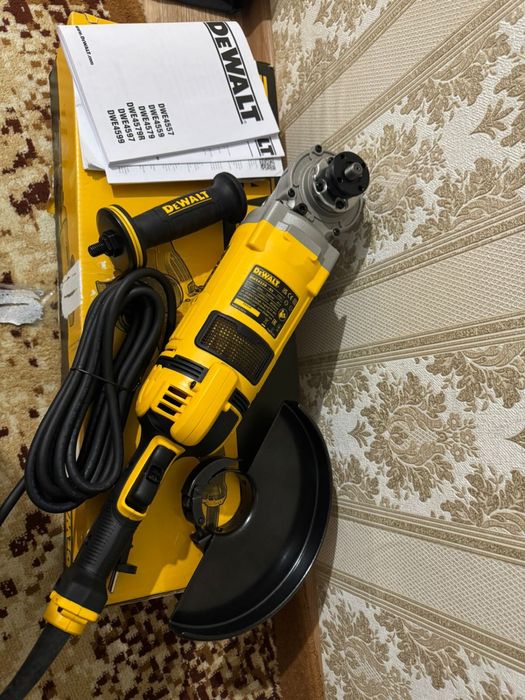 Болгарка 230 новая DeWalt