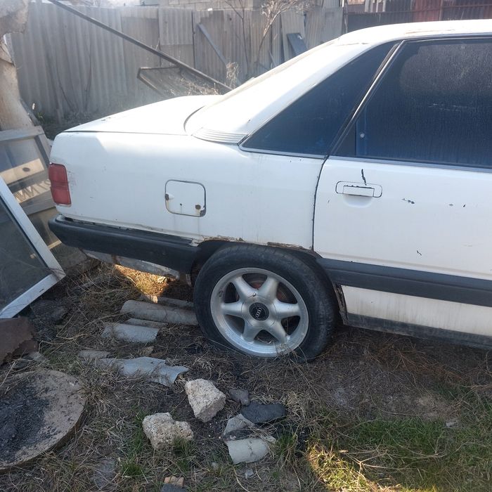 Ауди 100 1.8 старушка