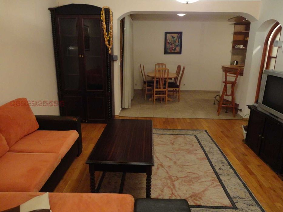 Тристаен апартамент под наем в София