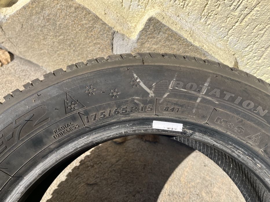 2 бр. зимни гуми 175/65/15 Dunlop 6,5 mm DOT 2217