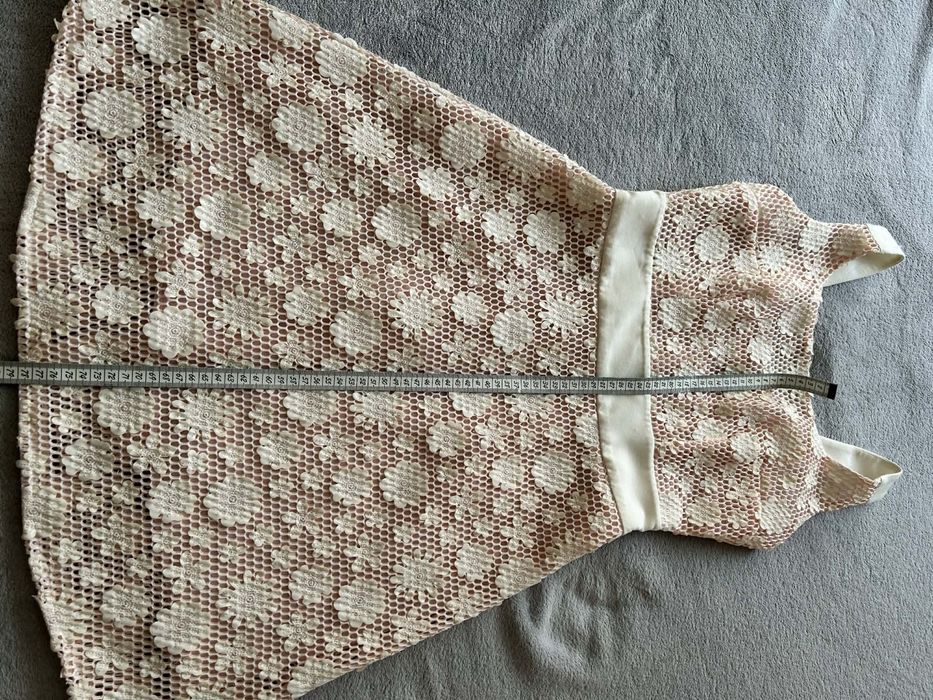 Елегантна дамска рокля с дантела – отлично състояние