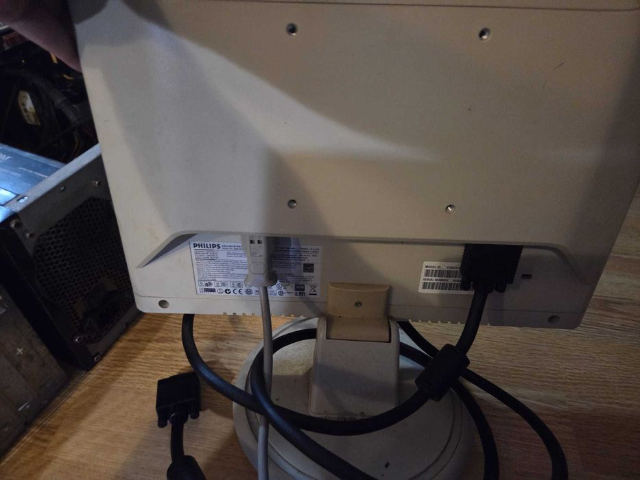 Lot Componente PC Retro + 2 Monitoare Philips - 200 lei TOTUL