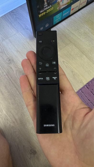 Samsung Smart TV UHD 108’ AU7100 cu led impecabil