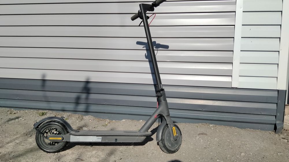Продам электросамокат Xiaomi m365