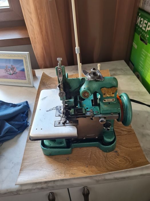 Продам оверлок бабочка