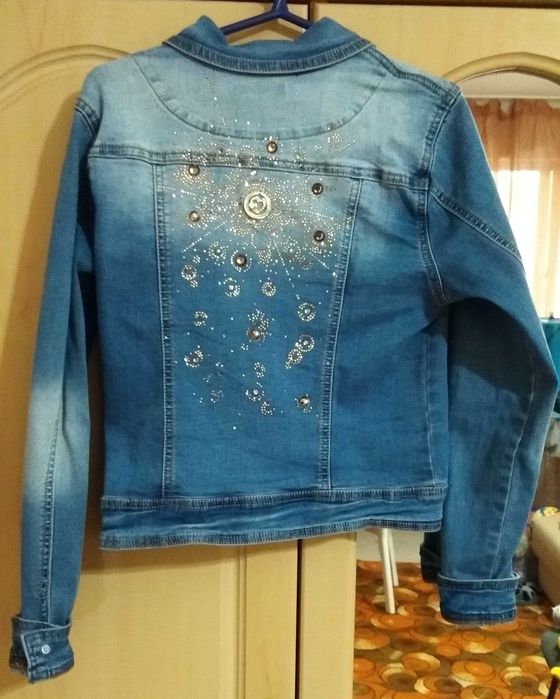 Джинсовая куртка на девочку от 6 до 10 лет