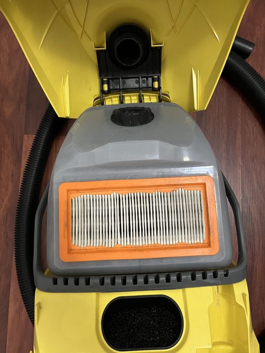 Aspirator Kärcher DS 6 – filtrare prin apă, 650W, stare bună
