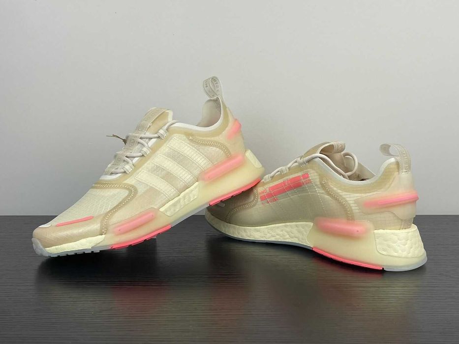 Оригинални спортни обувки ADIDAS NMD V3 размер  EU38