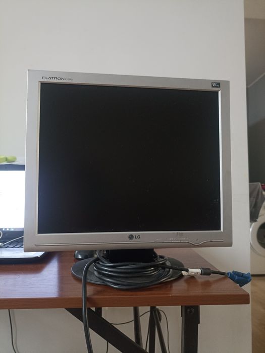 Монитор LG flarton L1717S