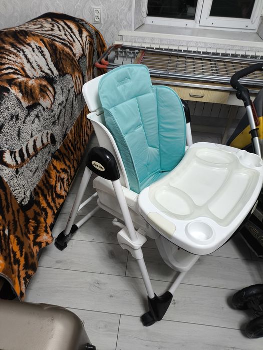 Детский стол для еды