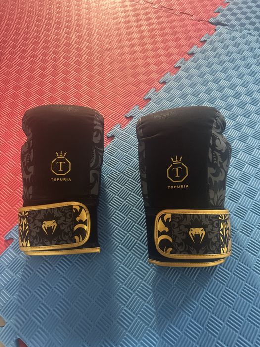 Боксови ръкавици Venum x Tuporia