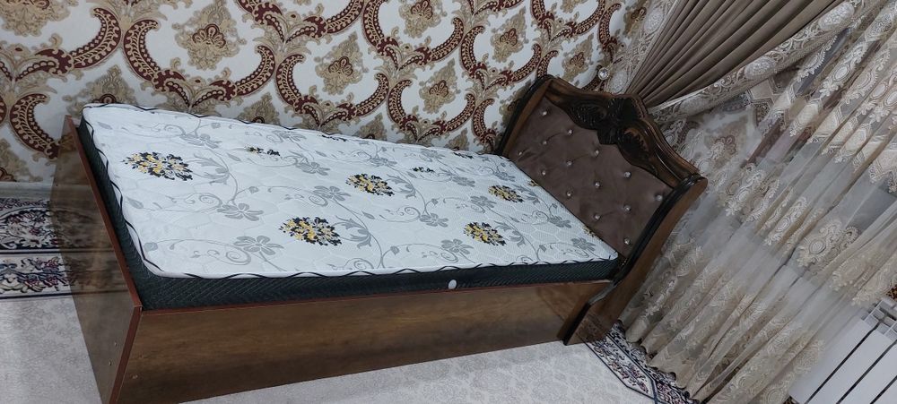 1 kishilik yotoq mebeli srochno sotiladi