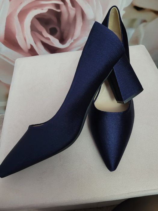 Нови обувки сатен