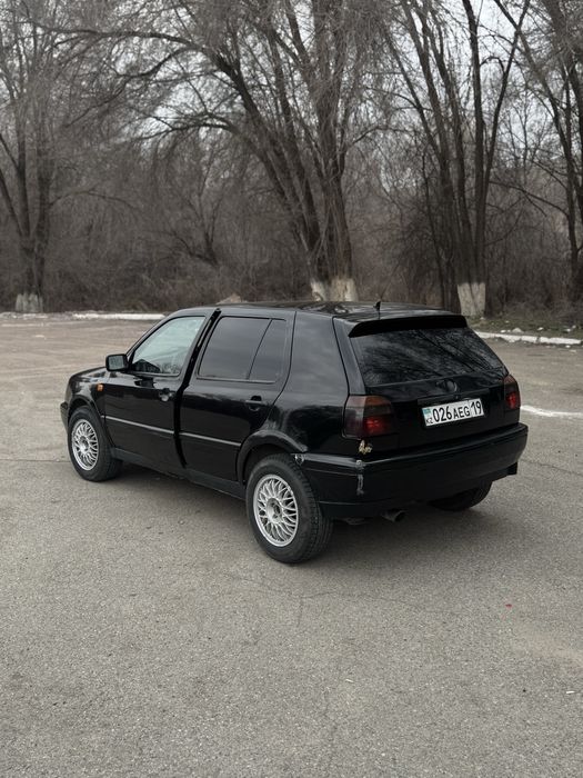 Продам голф 3 1.8 на карбюраторе