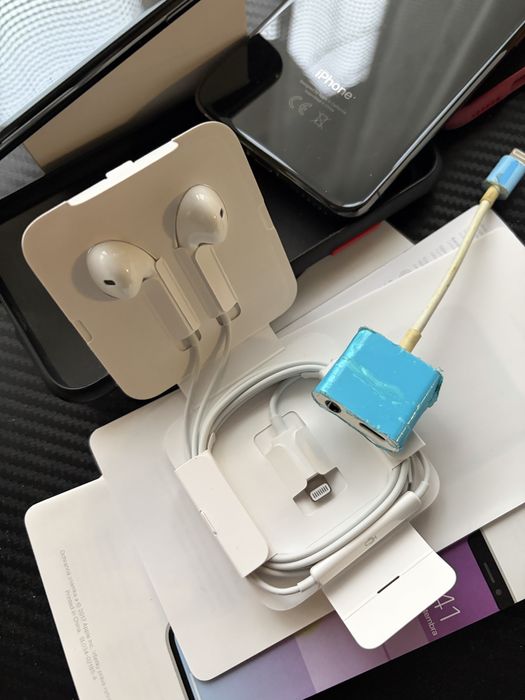 2 броя iPhone X с всички аксесоари( единия за части)