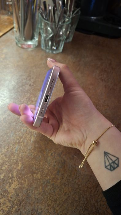 Iphone 15 pink de vanzare