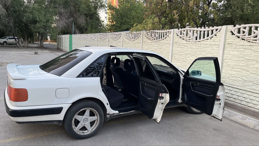 Продам audi 100 C4