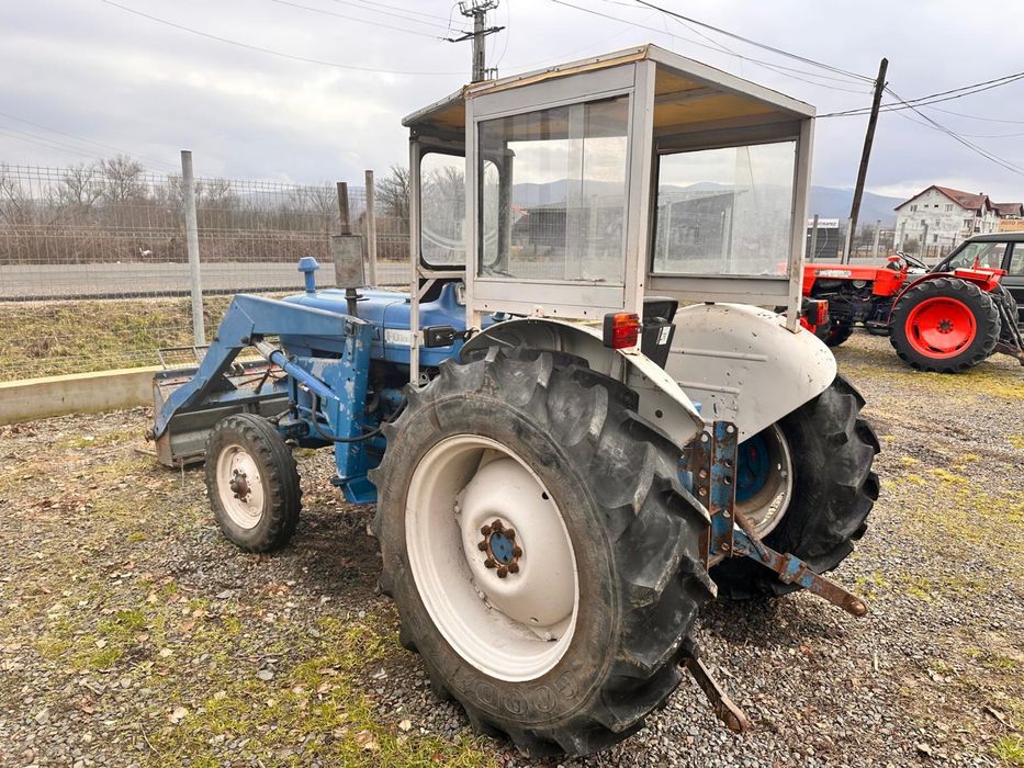 Se vinde Ford 3000 (ih,fiat)