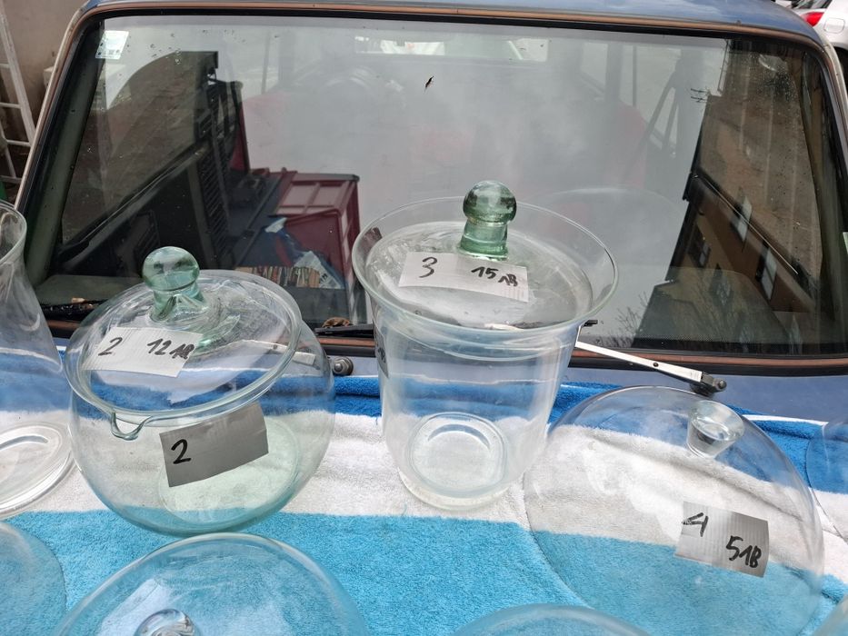 Стъклени съдове и прибори