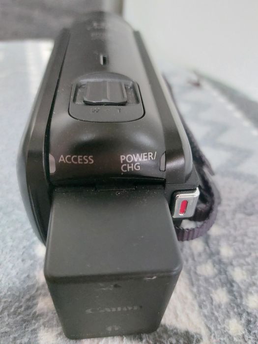 Vând camera video Canon LEGRIA HF R56-Zoom 57x Paulis • OLX.ro