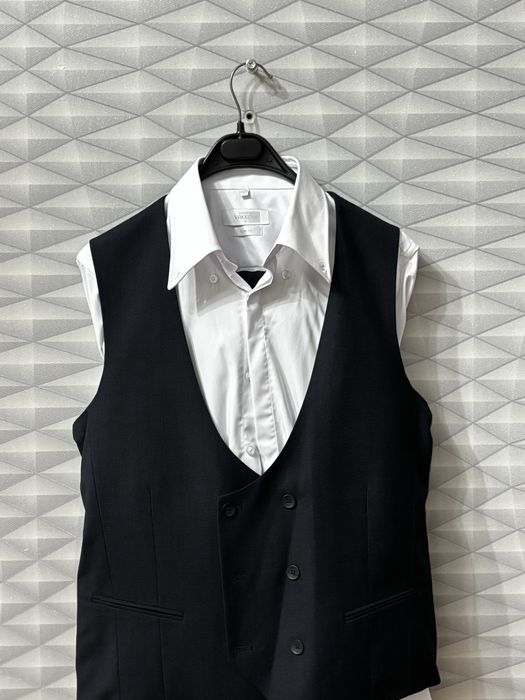 Костюм (тройка) + белая рубашка