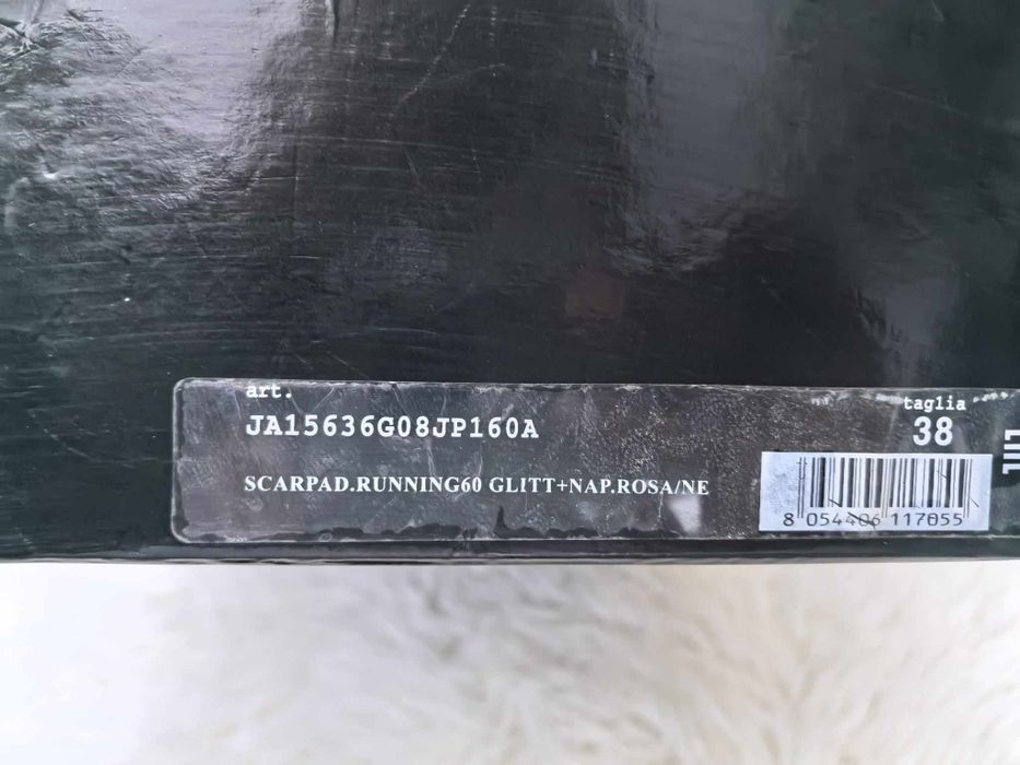 Love Moschino оригинални дамски сникърси нови 38 номер