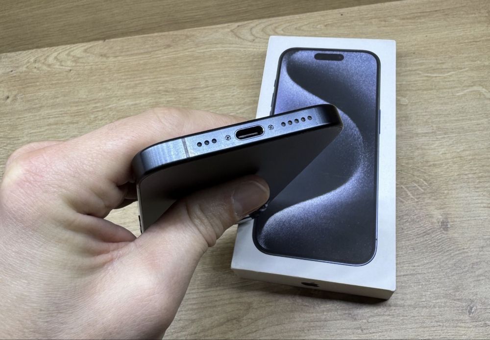 iPhone 15 PRO cu 96 % Bateria