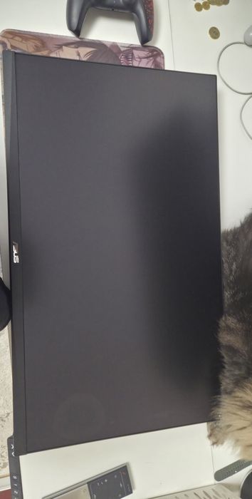 Монитор Asus VG27AQ5A с разбитой матрицой