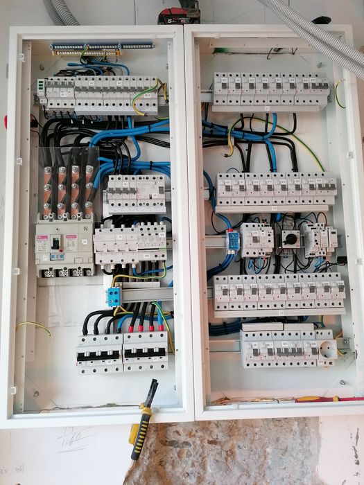 Electrician, instalații electrice