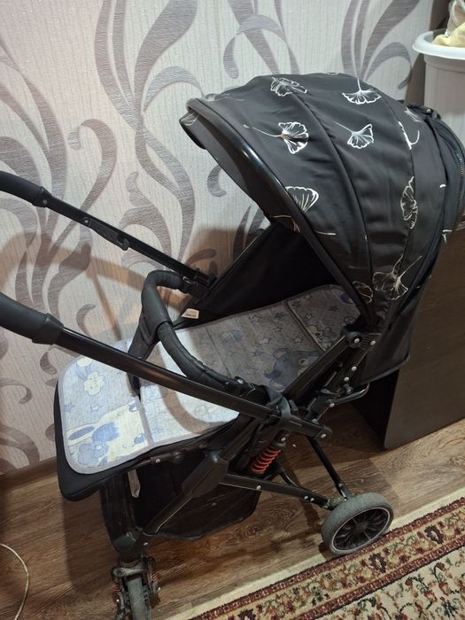 Продам прогулочную коляску