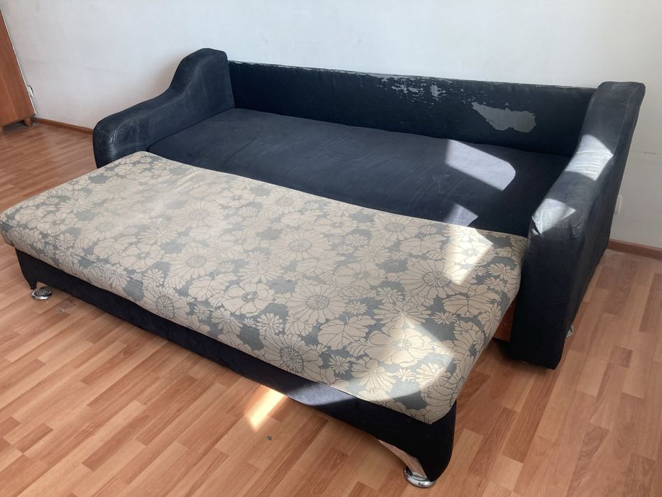 Отдам диван даром