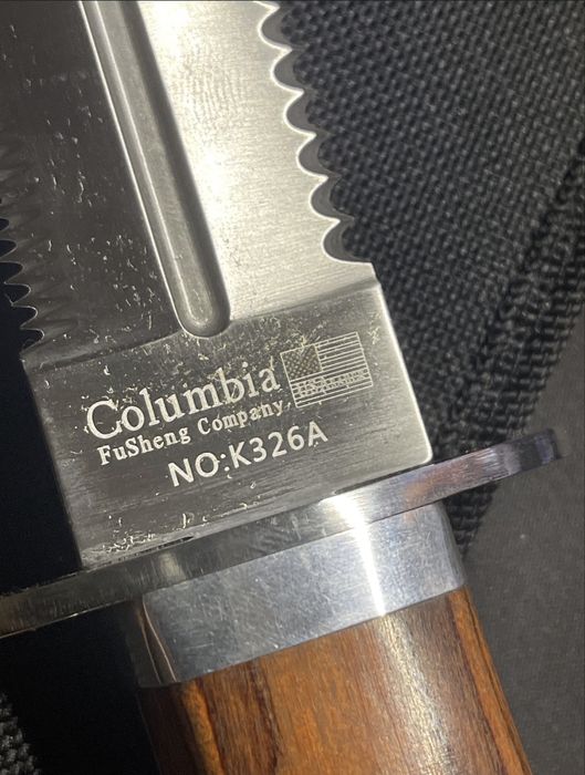 Cutit Columbia  de vanatoare