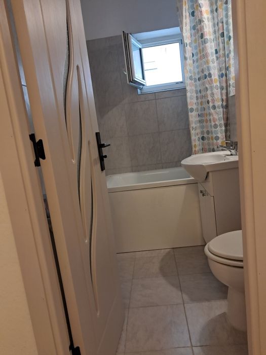SE INCHIRIAZA Apartament Cu 2 camere