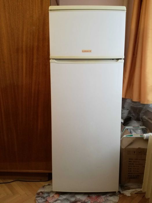 Хладилник с горна камера