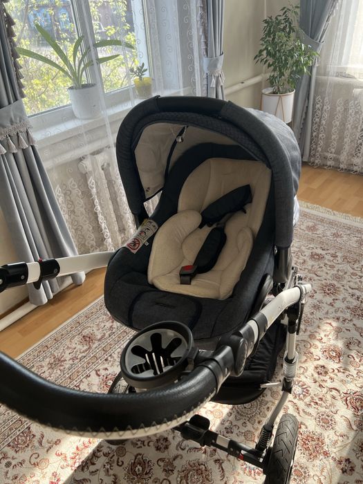 Продам польскую коляску Adamex