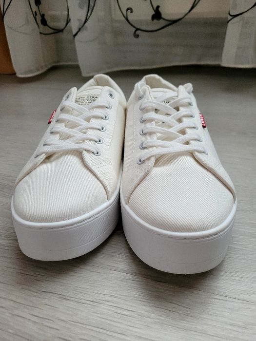 Teniși Levi's noi