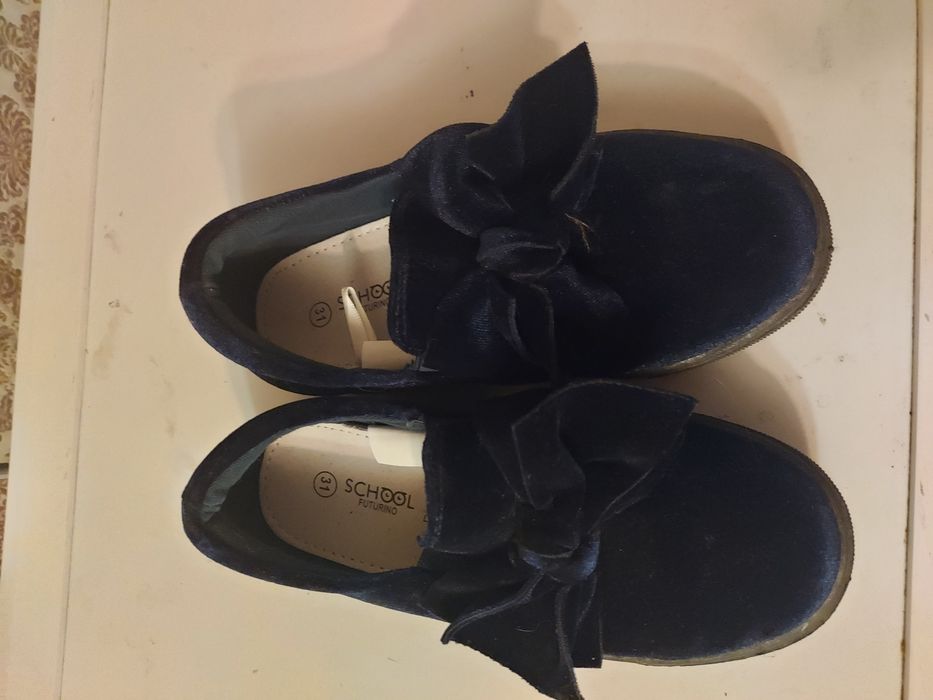 Продам детские кроссовки