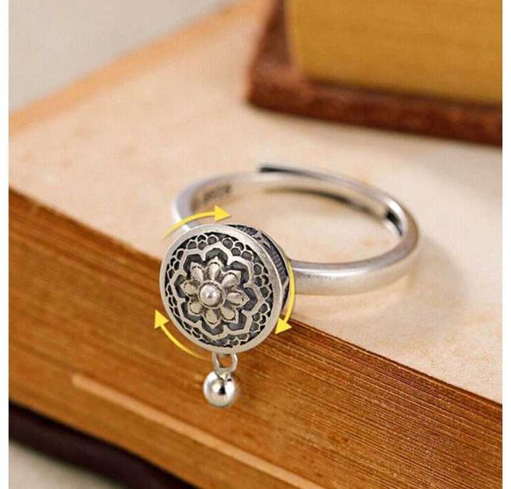 Inel traditional ajustabil, Model floare de Lotus rotativa