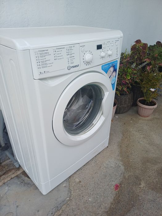 Машинка стиральная " indesit"